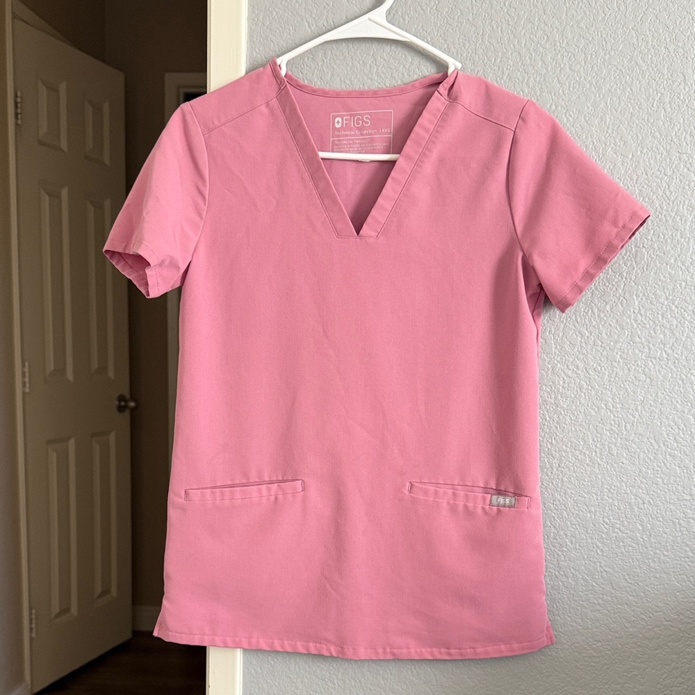 Figs Casma Three Pocket Scrub Top - Chalk Pink XXS